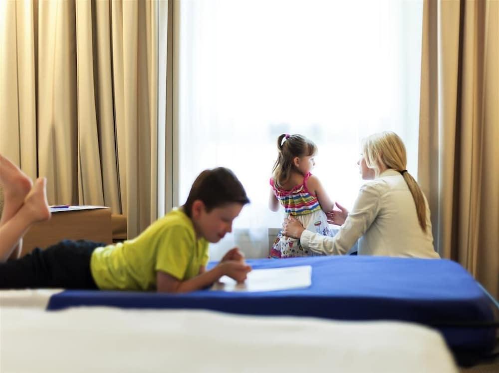Novotel Jumeirah Village Triangle Dubai Luaran gambar
